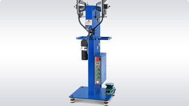 Automatic snap fastening machine