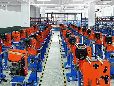 The difference between automatic buckle machine and semi-automatic bag machine